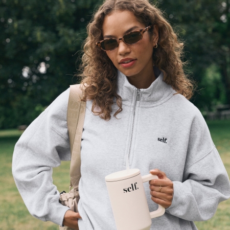 HOODIES & SWEATSHIRTS